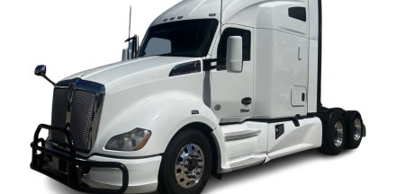 Featured image with white background for this 2022 Kenworth T680 (Stock number: UNJ467244)