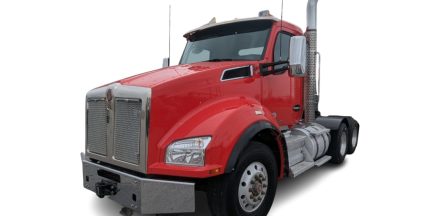 Featured image with white background for this 2022 Kenworth T880 (Stock number: UNJ484140)