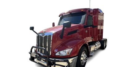 Featured image with white background for this 2023 Peterbilt 579 (Stock number: UPD806285)